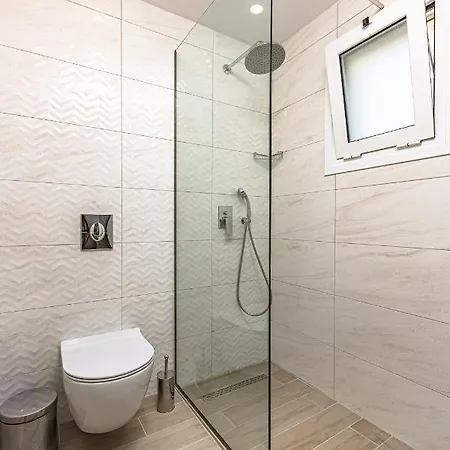 Breeze Luxury לגאנאס